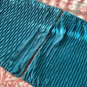 4 pillow covers size 16x16. 2 Teal 2 lavender. 
Soft machine washable like new